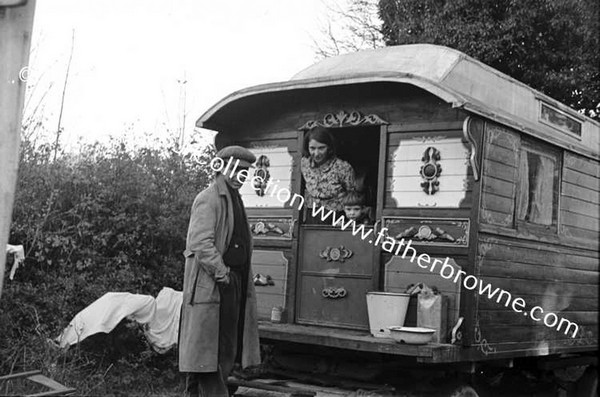 MR BYRNE WITH CUREWA CARAVAN AT NEW INN